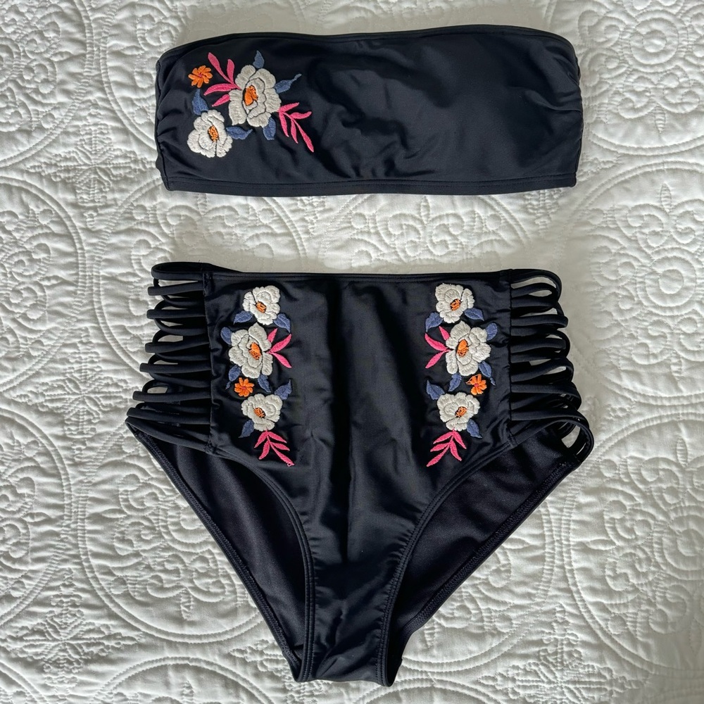 Hollister black swimsuit set with flower details